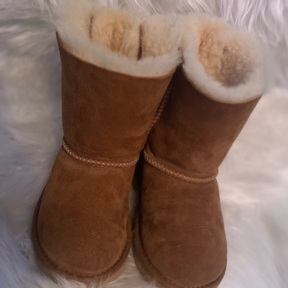 Bailey Bow chestnut UGG’s